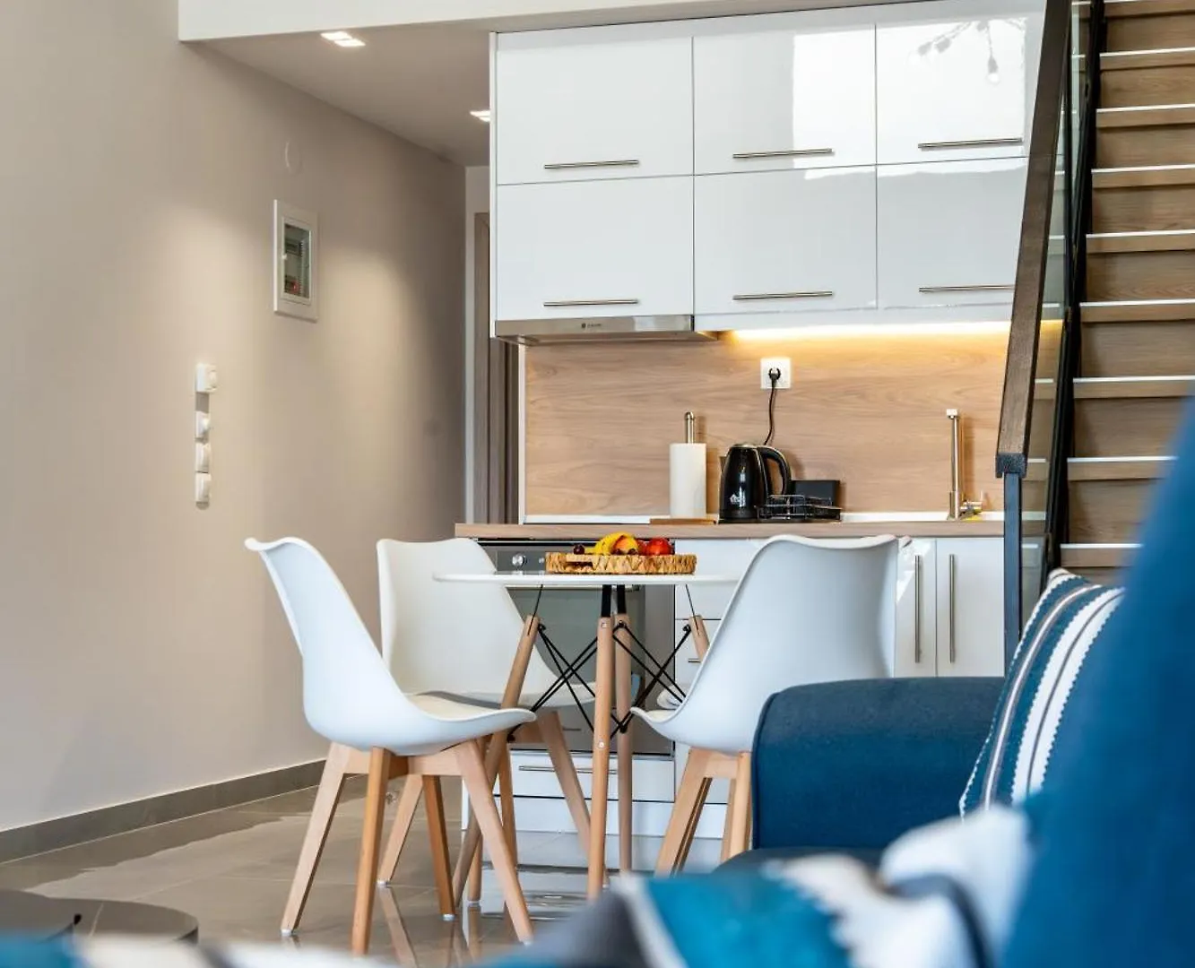 S&J Luxury Apartments contacts