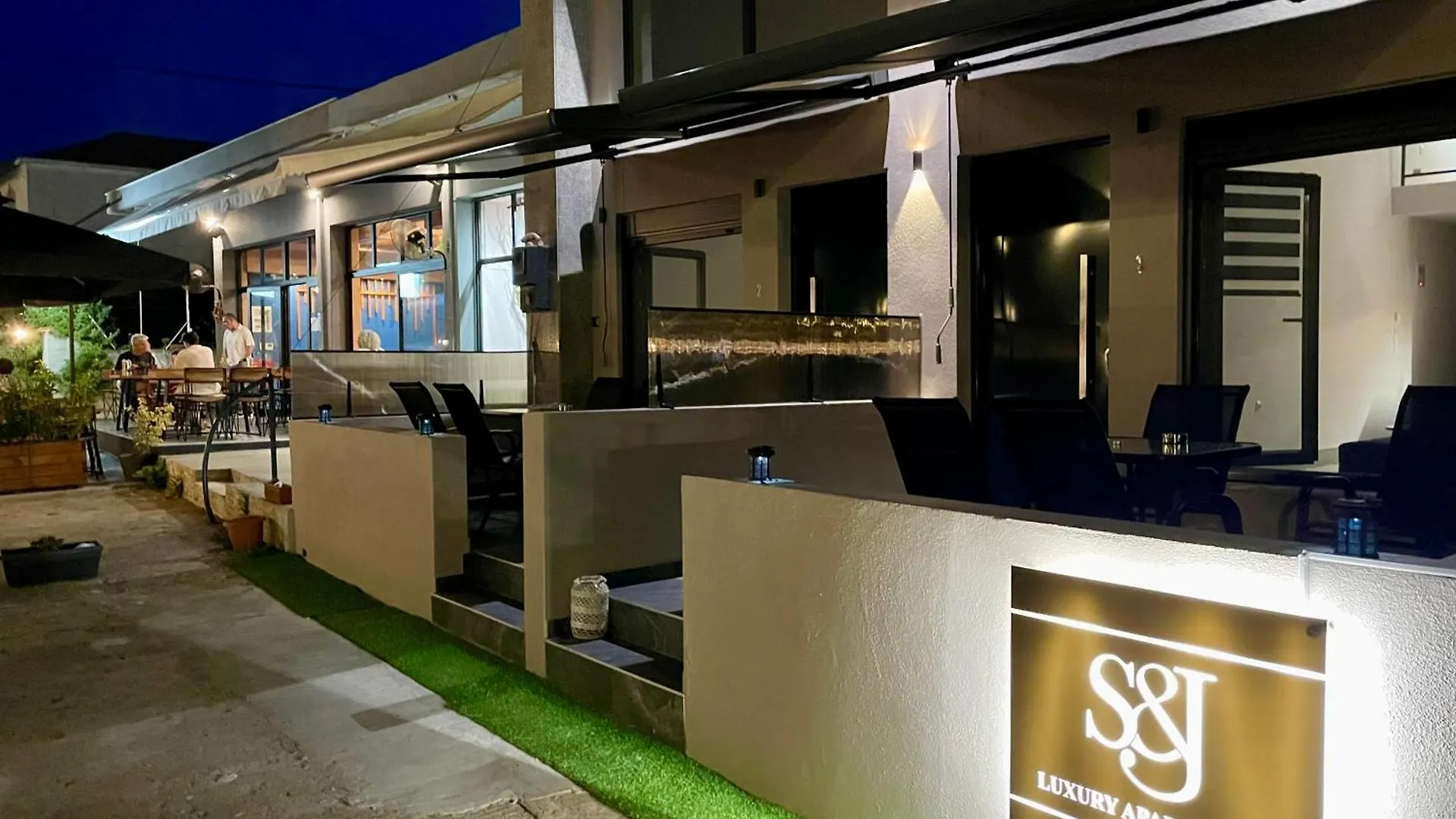 S&J Luxury Apartments Stratonion